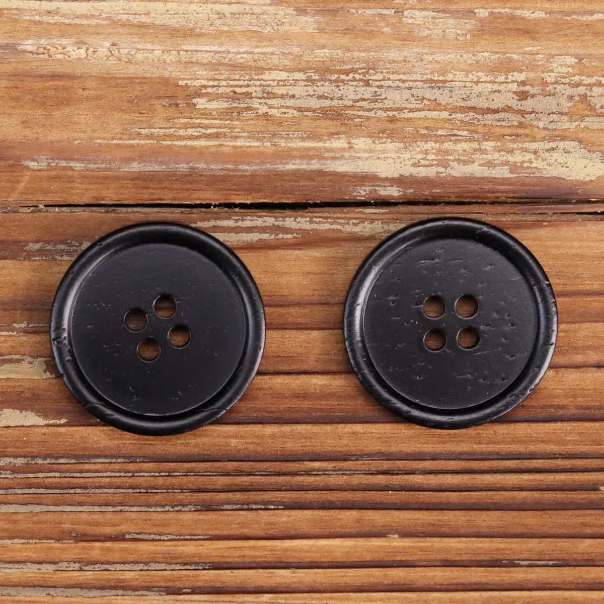 18-40L Bovine Bone Black Painted Round-Edged Four-Hole Buttons 12pcs