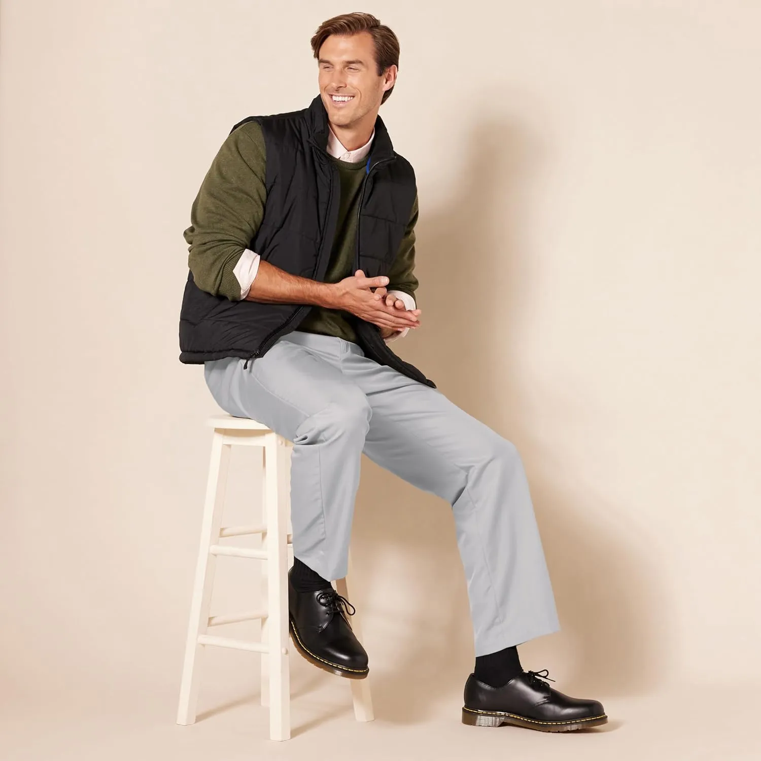 Amazon Essentials Men's Classic-Fit Expandable-Waist Flat-Front Dress Pant