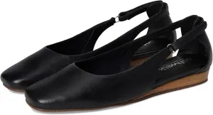 SoftWalk Women's Venice Ballet Flat