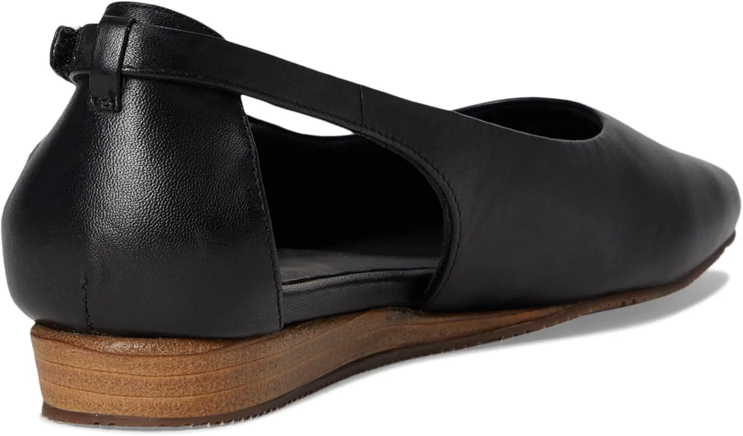 SoftWalk Women's Venice Ballet Flat
