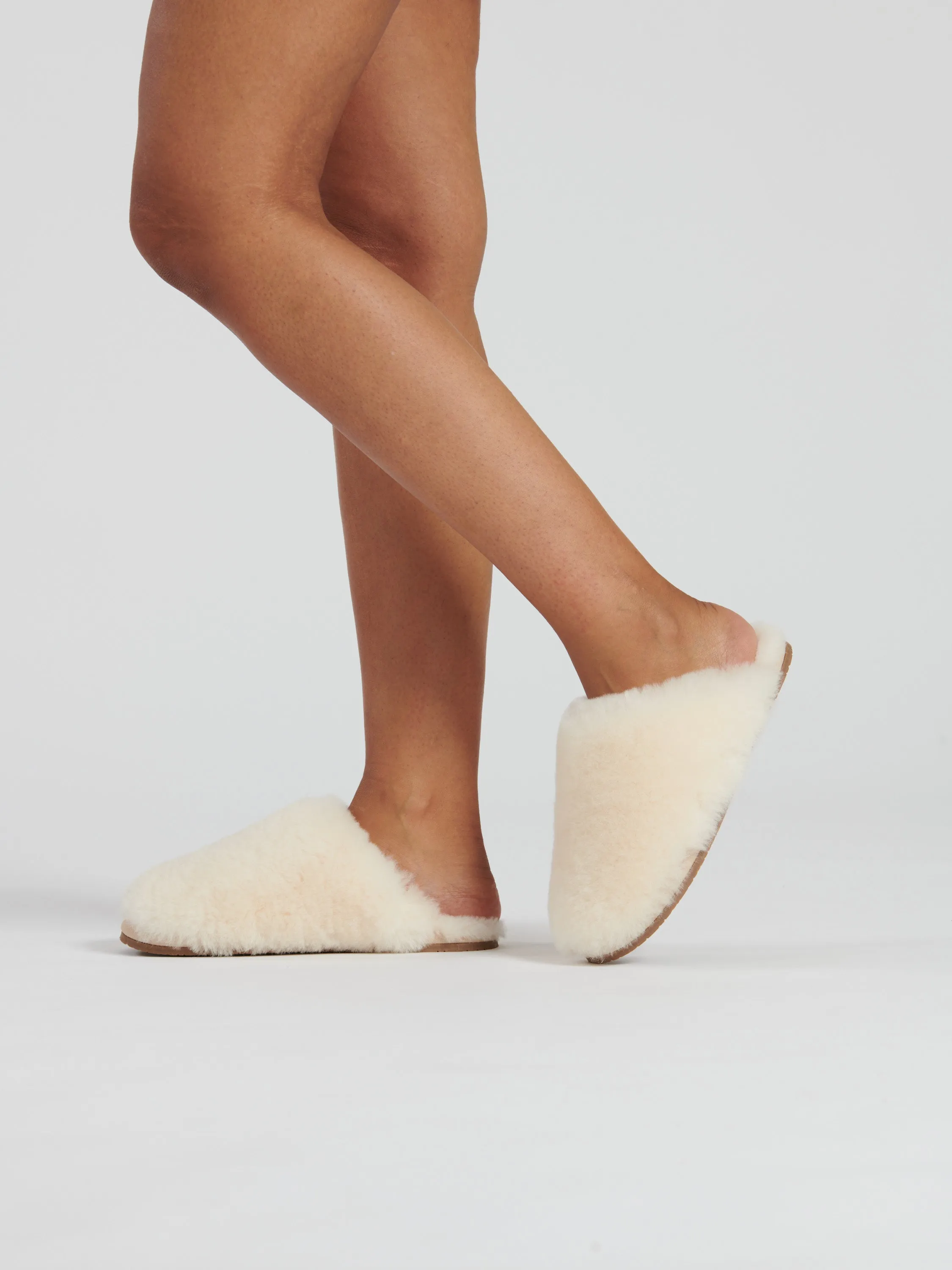 The 'cloud' sheepskin fluffy mule in cream
