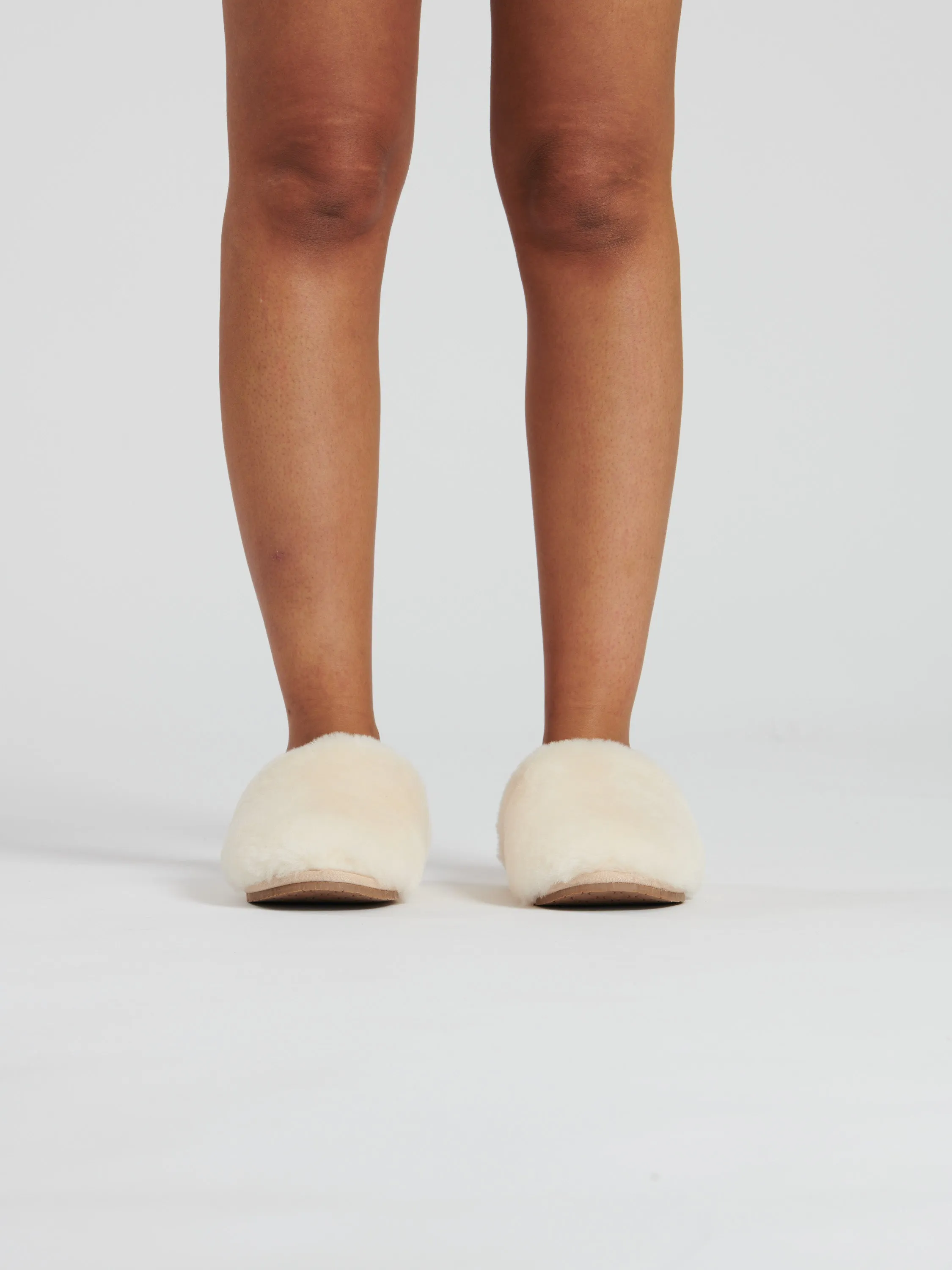 The 'cloud' sheepskin fluffy mule in cream