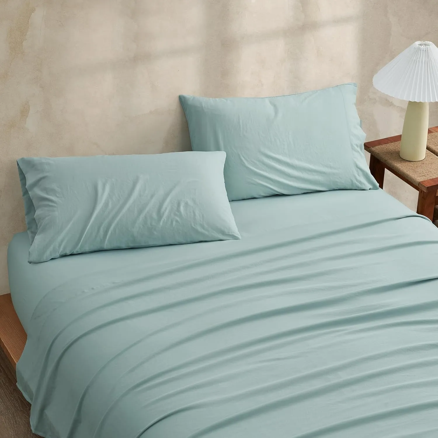 UGG Devon Luxury Sheet Set - Ultra-Soft Prewashed Comfort, 3 or 4-Piece Bedding Set with Flat Sheet, Fitted Sheet, and Pillowcases - Cozy and Breathable for Ultimate Relaxation (Sky Gray, Queen)